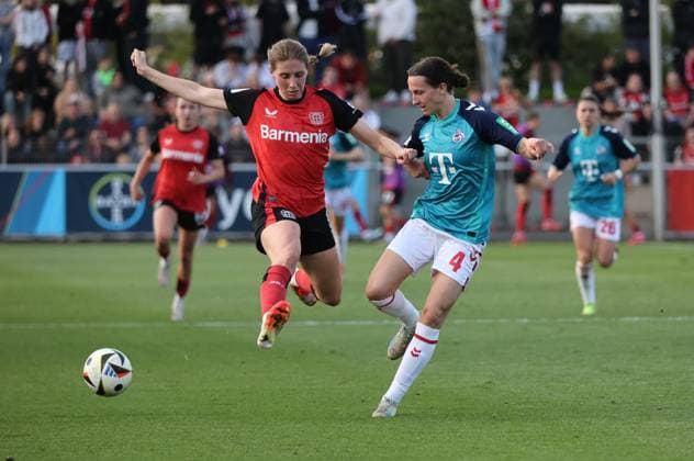 Caroline Kehrer (Leverkusen, L) und Sandra Agrez (Köln), Leverkusen, Germany 14.04.2025, Frauen Bundesliga, 19. Spieltag, Bayer 04 Leverkusen - 1. FC Köln.