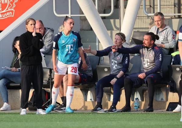 Vanessa Leimenstoll (Köln) wird ausgewechselt, Leverkusen, Germany 14.04.2025, Frauen Bundesliga, 19. Spieltag, Bayer 04 Leverkusen - 1. FC Köln.