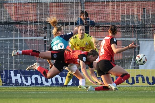 v.l. Janina Hechler (Köln), Melissa Friedrich (Leverkusen), Aurora Mikalsen (Köln) und Selina Ostermeier (Leverkusen), Leverkusen, Germany 14.04.2025, Frauen Bundesliga, 19. Spieltag, Bayer 04 Leverkusen - 1. FC Köln.