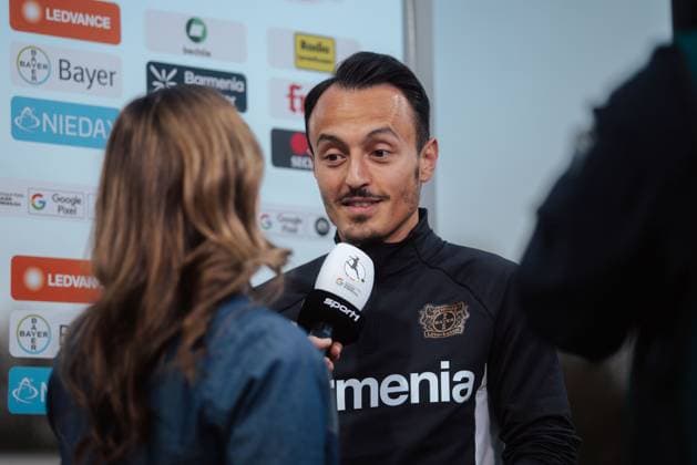 14.04.25, Frauen, Fussball, 1.BL, Saison 2024 2025, Bayer 04 Leverkusen - 1. FC Köln, 19. Spieltag Remzi Kahraman Co-Trainer von Bayer 04 Leverkusen im Interview mit Sport1 Leverkusen Ulrich-Haberland-Stadion NRW Deutschland