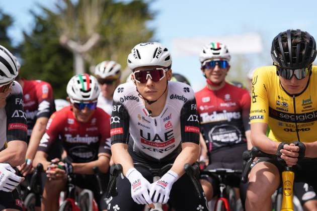 cyclists prepare for departure during the Giro d™Abruzzo, stage 1 from Scerni to Crecchio (151 km) - Abruzzo, Italy - Tuesday, April 15, 2025. - cycling .  Copyright: xMassimoxPaolone LaPressex