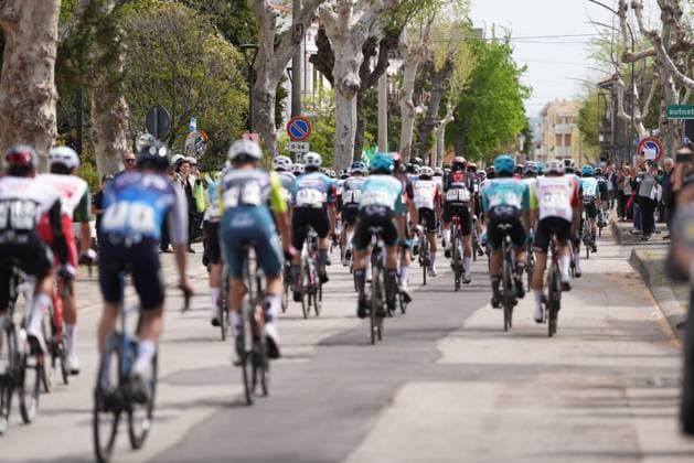 The start of the race during the Giro d™Abruzzo, stage 1 from Scerni to Crecchio (151 km) - Abruzzo, Italy - Tuesday, April 15, 2025. - cycling .  Copyright: xMassimoxPaolone LaPressex