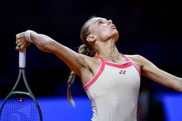 Dayana Yastremska (Ukraine) Schaut bei dem Spiel zwischen Jelena Ostapenko (Lettland) vs Dayana Yastremska (Ukraine) waehrend des Porsche Tennis Grand Prix Stuttgart 2025 - Day 2 in der Porsche Arena am 15. April 2025 in Stuttgart, Deutschland. (Foto von Harry Langer DeFodi Images) Dayana Yastremska (Ukraine) Looks on at the match between Jelena Ostapenko (Lettland) vs Dayana Yastremska (Ukraine) during the Porsche Tennis Grand Prix Stuttgart 2025 - Day 2 at Porsche Arena on April 15, 2025 in Stuttgart, Germany. (Photo by Harry Langer DeFodi Images) . (Photo by Harry Langer DeFodi Images) .