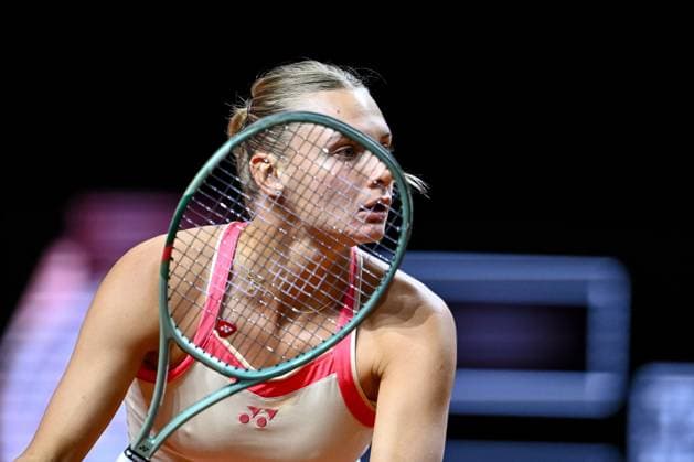 Dayana Yastremska (Ukraine) Schaut bei dem Spiel zwischen Jelena Ostapenko (Lettland) vs Dayana Yastremska (Ukraine) waehrend des Porsche Tennis Grand Prix Stuttgart 2025 - Day 2 in der Porsche Arena am 15. April 2025 in Stuttgart, Deutschland. (Foto von Harry Langer DeFodi Images) Dayana Yastremska (Ukraine) Looks on at the match between Jelena Ostapenko (Lettland) vs Dayana Yastremska (Ukraine) during the Porsche Tennis Grand Prix Stuttgart 2025 - Day 2 at Porsche Arena on April 15, 2025 in Stuttgart, Germany. (Photo by Harry Langer DeFodi Images) . (Photo by Harry Langer DeFodi Images) .