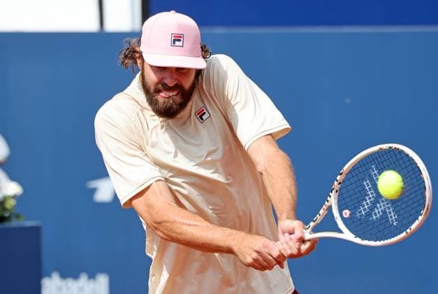 Barcelona Open Banc Sabadell 2025 - Day Two Reilly Opelka plays during the match against Stefanos Tsitsipas on Day 2 of the Barcelona Open Banc Sabadell, 72nd Conde de Godo Trophy, at the Real Club Tennis Barcelona 1899, in Barcelona, Spain, on April 15, 2025. Barcelona Barcelona Spain  Copyright: xUrbanandsportx originalFilename:urbanandsport-tsitsipa250415_np71w.jpg