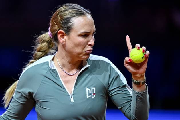 Donna Vekic (Croatia) gestikuliert, gestik bei dem Spiel zwischen Donna Vekic (Croatia) vs Jana Fett (Croatia) waehrend des Porsche Tennis Grand Prix Stuttgart 2025 - Day 2 in der Porsche Arena am 15. April 2025 in Stuttgart, Deutschland. (Foto von Harry Langer DeFodi Images) Donna Vekic (Croatia) gestures at the match between Donna Vekic (Croatia) vs Jana Fett (Croatia) during the Porsche Tennis Grand Prix Stuttgart 2025 - Day 2 at Porsche Arena on April 15, 2025 in Stuttgart, Germany. (Photo by Harry Langer DeFodi Images) . (Photo by Harry Langer DeFodi Images) .