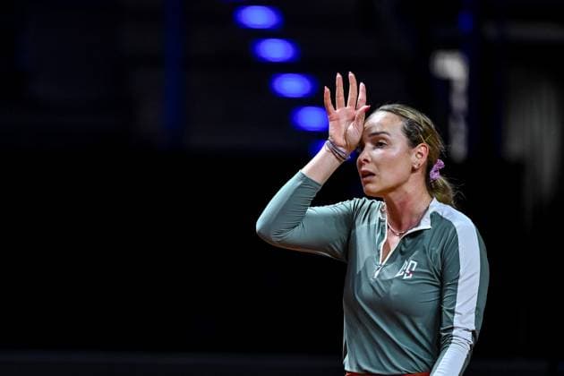 Sport Bilder des Tages Donna Vekic (Croatia) gestikuliert, gestik bei dem Spiel zwischen Donna Vekic (Croatia) vs Jana Fett (Croatia) waehrend des Porsche Tennis Grand Prix Stuttgart 2025 - Day 2 in der Porsche Arena am 15. April 2025 in Stuttgart, Deutschland. (Foto von Harry Langer DeFodi Images) Donna Vekic (Croatia) gestures at the match between Donna Vekic (Croatia) vs Jana Fett (Croatia) during the Porsche Tennis Grand Prix Stuttgart 2025 - Day 2 at Porsche Arena on April 15, 2025 in Stuttgart, Germany. (Photo by Harry Langer DeFodi Images) . (Photo by Harry Langer DeFodi Images) .