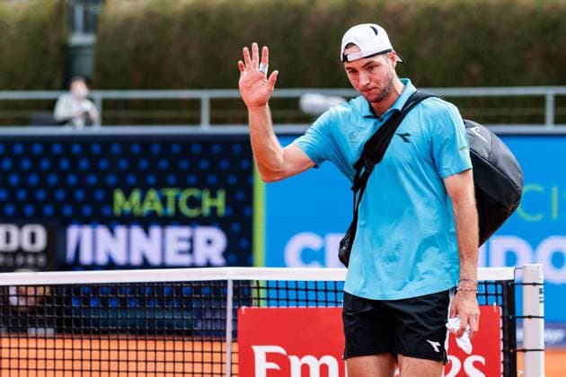 BMW Open München ATP, Tennis Herren 500; 15.04.2025 Jan-Lennard Struff (Deutschland) winkt nach der Niederlage im Match gegen Francisco Cerundolo (Argentinien) BMW Open by Bitpanda München ATP 500: Tag 4, München, MTTC Iphitos am 15.04.2025 Copyright: xBEAUTIFULxSPORTS Wunderlx