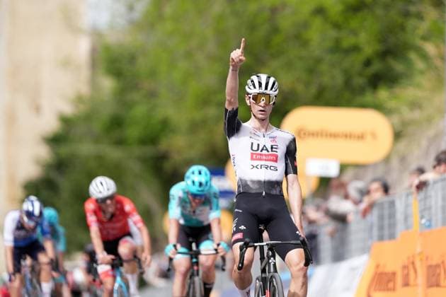 Sport Bilder des Tages Covi Alessandro Of Uae Team Emirates Xrg winner of the stage 1 during the Giro d™Abruzzo, stage 1 from Scerni to Crecchio (151 km) - Abruzzo, Italy - Tuesday, April 15, 2025. - cycling .  Copyright: xMassimoxPaolone LaPressex