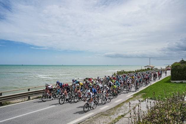 The pack rides during the Giro d™Abruzzo, stage from Scerni to Crecchio (151 km) - Abruzzo, Italy- Tuesday, April 15, 2024. - cycling .  Copyright: xMarcoxAlpozzi LaPressex