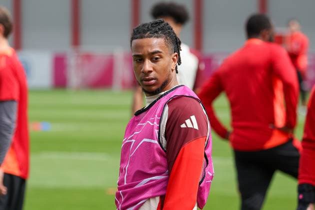 Michael Olise (FC Bayern Muenchen, 17) , GER, Abschlusstraining, FC Bayern Muenchen, Fussball, UEFA Champions League, Viertelfinale Rueckspiel, Saison 2024 2025, 15.04.2025, GER, Abschlusstraining, FC Bayern Muenchen, Fussball, UEFA Champions League, Viertelfinale Rueckspiel, Saison 2024 2025, 15.04.2025 Muenchen Copyright: xEibner-Pressefoto JennixMaulx EP_JML