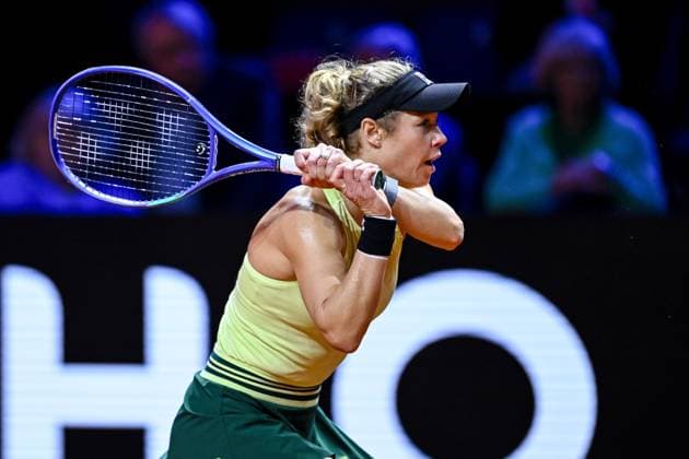 Laura Siegemund (Germany) Schaut bei dem Spiel zwischen Jule Niemeier (Germany) vs Laura Siegemund (Germany) waehrend des Porsche Tennis Grand Prix Stuttgart 2025 - Day 2 in der Porsche Arena am 15. April 2025 in Stuttgart, Deutschland. (Foto von Harry Langer DeFodi Images) Laura Siegemund (Germany) Looks on at the match between Jule Niemeier (Germany) vs Laura Siegemund (Germany) during the Porsche Tennis Grand Prix Stuttgart 2025 - Day 2 at Porsche Arena on April 15, 2025 in Stuttgart, Germany. (Photo by Harry Langer DeFodi Images) . (Photo by Harry Langer DeFodi Images) .