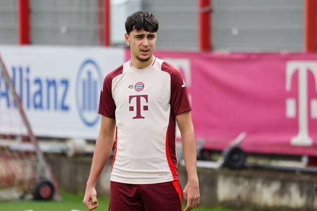 Aleksandar Pavlovic (FC Bayern Muenchen, 45), GER, Abschlusstraining, FC Bayern Muenchen, Fussball, UEFA Champions League, Viertelfinale Rueckspiel, Saison 2024 2025, 15.04.2025, GER, Abschlusstraining, FC Bayern Muenchen, Fussball, UEFA Champions League, Viertelfinale Rueckspiel, Saison 2024 2025, 15.04.2025 Muenchen Copyright: xEibner-Pressefoto JennixMaulx EP_JML