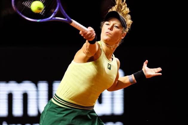 im Bild Laura Siegemund GER WC Jule Niemeier GER vs WC Laura Siegemund GER GER, Porsche Tennis Grand Prix GP Stuttgart 2025, WTA500, 15.04.2025 GER, Porsche Tennis Grand Prix GP Stuttgart 2025, WTA500, 15.04.2025 Stuttgart Copyright: xEibner-Pressefoto RogerxBuerkex EP