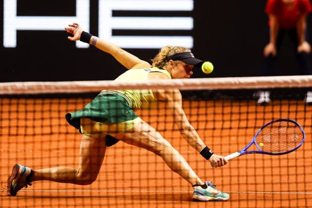 im Bild Laura Siegemund GER WC Jule Niemeier GER vs WC Laura Siegemund GER GER, Porsche Tennis Grand Prix GP Stuttgart 2025, WTA500, 15.04.2025 GER, Porsche Tennis Grand Prix GP Stuttgart 2025, WTA500, 15.04.2025 Stuttgart Copyright: xEibner-Pressefoto RogerxBuerkex EP