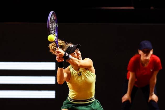 im Bild Laura Siegemund GER WC Jule Niemeier GER vs WC Laura Siegemund GER GER, Porsche Tennis Grand Prix GP Stuttgart 2025, WTA500, 15.04.2025 GER, Porsche Tennis Grand Prix GP Stuttgart 2025, WTA500, 15.04.2025 Stuttgart Copyright: xEibner-Pressefoto RogerxBuerkex EP