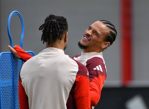 15.04.2025, FC Bayern Training Center, München, Letzte Trainingseinheit für den FC Bayern München bevor es nach Mailand geht. , im Bild Michael Olise (München), Leroy Sane (München) (Photo by Midori Ikenouchi Hasan Bratic DeFodi Images)