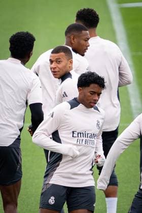 Real Madrid CF Training Session And press conference, PK, Pressekonferenz - UEFA Champions League 2024 25 Quarter Final Second Leg Kylian Mbappe of Real Madrid CF (C) is seen training with his teammates during the Training Session ahead of their UEFA Champions League 2024 25 quarter final second leg match at Ciudad Real Madrid on April 15, 2025 in Madrid, Spain. Valdebebas Ciudad Real Madrid Madrid Spain Copyright: xAlbertoxGardinx AGardin_20250415_Football_Champions_Real_PC_0322
