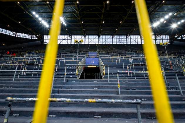 15.04.2025, Borussia Dortmund vs. FC Barcelona, Barca UEFA Champions League, Viertelfinale, Rückspiel: Blick auf die leeren Ränge in Block 13 auf der Südtribüne im Westfalenstadion. Wichtiger Hinweis: Gemaess den Vorgaben der UEFA ist es untersagt, in dem Stadion und oder vom Spiel angefertigte Fotoaufnahmen in Form von Sequenzbildern und oder videoaehnlichen Fotostrecken zu verwerten bzw. verwerten zu lassen. Copyright: xDavidxInderliedx