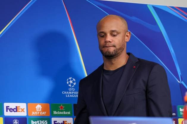 Chef-Trainer Vincent Kompany (FC Bayern Muenchen) auf der Pressekonferenz vor dem Spiel, Pressekonferenz, Inter Mailand vs. FC Bayern Muenchen, Fussball, Champions League, Viertelfinale, Rueckspiel, 15.04.2025 Mailand Lombardei Italien