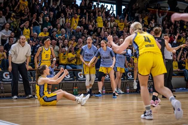 Basketball Berlin 15.04.2025 Saison 2024 2025 Toyota Damen Basketball Bundesliga 1. Bundesliga Playoffs Halbfinale Spiel 5 Alba Berlin - Saarlouis Royals Jubel Alba