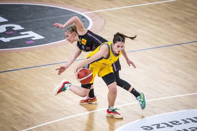 Basketball Berlin 15.04.2025 Saison 2024 2025 Toyota Damen Basketball Bundesliga 1. Bundesliga Playoffs Halbfinale Spiel 5 Alba Berlin - Saarlouis Royals Leoni Kreyenfeld (Alba, No.07) Jessika Schiffer (Saarlouis, No.55)