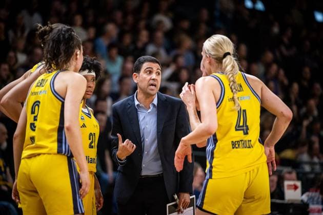 Basketball Berlin 15.04.2025 Saison 2024 2025 Toyota Damen Basketball Bundesliga 1. Bundesliga Playoffs Halbfinale Spiel 5 Alba Berlin - Saarlouis Royals Cristo Cabrera (Alba, Trainer)