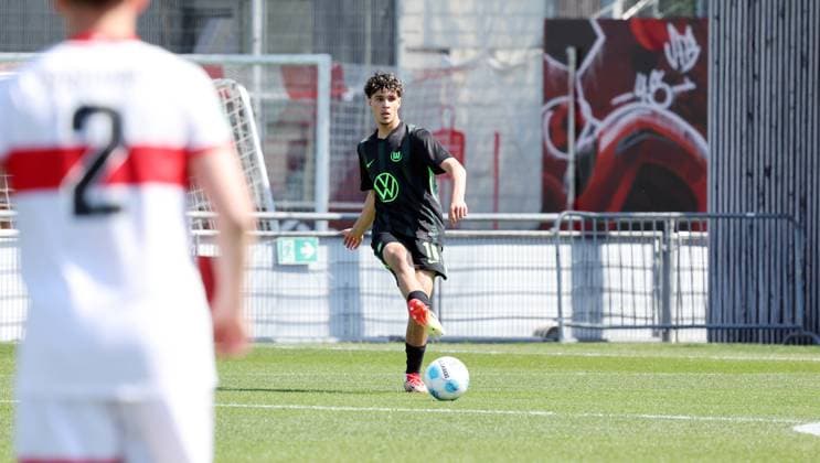 09.04.25 U19 VfB Stuttgart - U19 VfL Wolfsburg Deutschland, Stuttgart, 09.04.2025, Fussball, U19-DFB-Nachwuchsliga, U19 VfB Stuttgart - U19 VfL Wolfsburg: Yasin Chebil (VfL Wolfsburg). *** 09 04 25 U19 VfB Stuttgart U19 VfL Wolfsburg Germany, Stuttgart, 09 04 2025, Football, U19 DFB Youth League, U19 VfB Stuttgart U19 VfL Wolfsburg Yasin Chebil VfL Wolfsburg