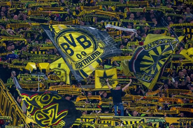 15.04.2025, Fußball, UEFA Champions League, Borussia Dortmund - FC Barcelona, Barca BVB Stadion, Viertelfinale, Saison 2024 2025: Feature Symbolbild Gelbe Wand Fans Zuschauer Fans Symbolfoto Fahne Fahnen Dynamik Schalparade Logo BVB Wappen Regulations prohibit any use of photographs as image sequences and or quasi-video. Nordrhein-Westfalen Deutschland