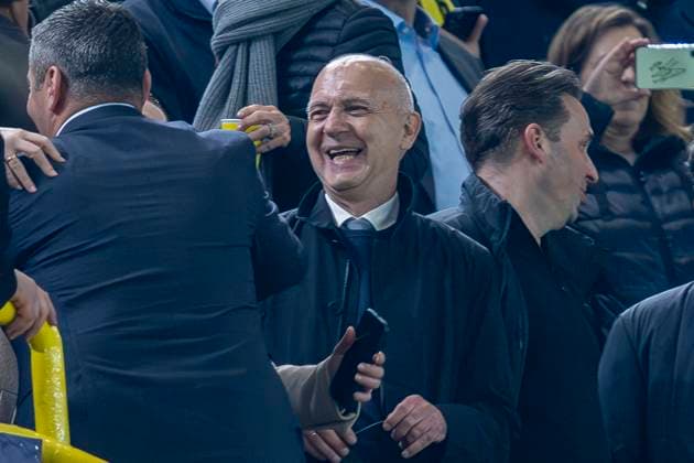 15.04.2025, Borussia Dortmund vs. FC Barcelona, Barca UEFA Champions League, Viertelfinale, Rückspiel: DFB-Präsident Bernd Neuendorf lacht. Wichtiger Hinweis: Gemaess den Vorgaben der UEFA ist es untersagt, in dem Stadion und oder vom Spiel angefertigte Fotoaufnahmen in Form von Sequenzbildern und oder videoaehnlichen Fotostrecken zu verwerten bzw. verwerten zu lassen. Copyright: xDavidxInderliedx