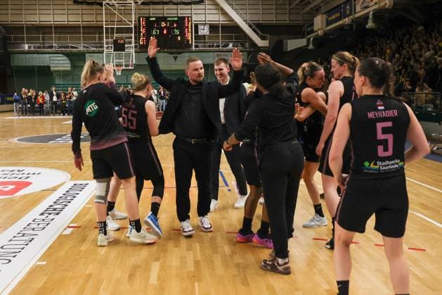 Saarlouis Royals gewinnen das Halbfinale,Alba Damen vs Saarlouis Royals , 1.Bundesliga, DBBL-Playoffs, Halbfinale 5. Spiel, 15.04.2025 Berlin Berlin Deutschland Copyright: xFootbowl ThomasxSobotzkix