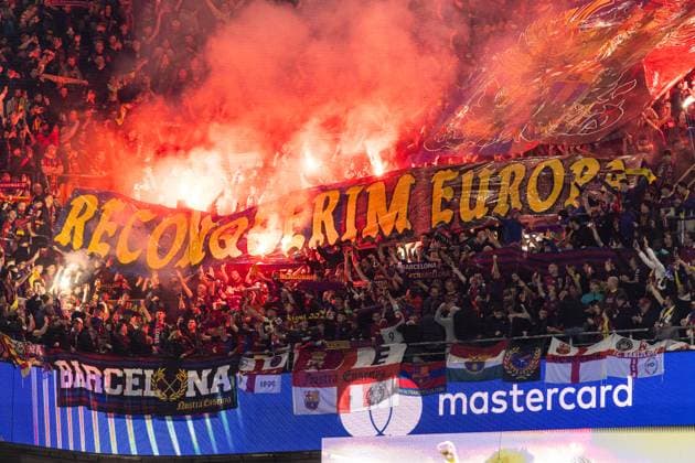 UEFA Champions League: Borussia Dortmund - FC Barcelona, Barca 15.04.2025 Fans von FC Barcelona mit dem Pyrotechnik UEFA Champions League: Borussia Dortmund - FC Barcelona; BVB Stadion Dortmund, Dortmund; 15.04.2025 Copyright: xBEAUTIFULxSPORTS Buriakovx