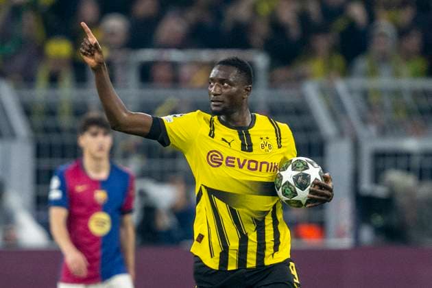 15.04.2025, Borussia Dortmund vs. FC Barcelona, Barca UEFA Champions League, Viertelfinale, Rückspiel: Dortmunds Serhou Guirassy jubelt nach seinem Tor zum 1:0. Wichtiger Hinweis: Gemaess den Vorgaben der UEFA ist es untersagt, in dem Stadion und oder vom Spiel angefertigte Fotoaufnahmen in Form von Sequenzbildern und oder videoaehnlichen Fotostrecken zu verwerten bzw. verwerten zu lassen. Copyright: xDavidxInderliedx