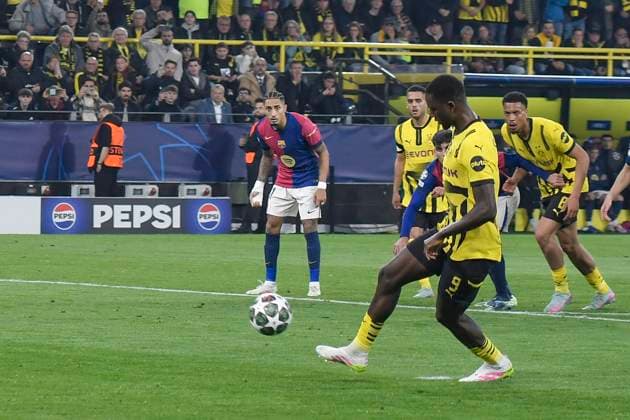 Serhou Guirassy (Dortmund 9) erzielt das Tor zum 1:0 durch Elfmeter 15.04.2025 Fussball, Champions League, Borussia Dortmund vs FC Barcelona, Barca Signal Iduna Park, Dortmund,