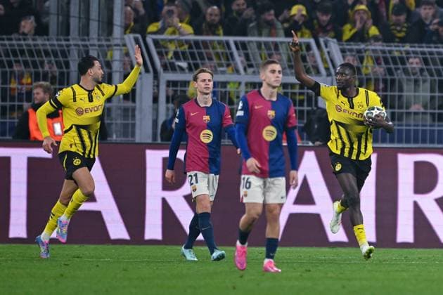 15.04.2025, Fussball, Champions League, Viertelfinale, Saison 2024 2025, Borussia Dortmund - FC Barcelona, Barca Ramy Bensebaini (Borussia Dortmund), Serhou Guirassy (Borussia Dortmund) freut sich über das Tor zum 1:0, xRHR-FOTO TKx Copyright: RHR-FOTOx RHR-FOTO TK