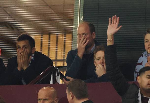 Sport Bilder des Tages William, Prince of Wales looks on. Aston Villa v Paris Saint-Germain, UEFA Champions League, Quarter-Finals, 2nd Leg, Football, Villa Park, Birmingham, UK - 15 Apr 2025 EDITORIAL USE ONLY No use with unauthorised audio, video, data, fixture lists, club league logos or live services. Online in-match use limited to 120 images, no video emulation. No use in betting, games or single club league player publications. Copyright: xRyanxBrowne Shutterstockx 15253922bf