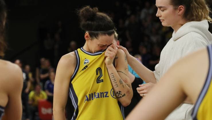 Stefanie Grigoleit, Alba Damenmannschaft enttäuscht nach Spielende Enttäuschung Basketball DBBL Bundesliga Damen Frauen Playoff Halbfinale 5. Spiel Saison 2024 2025 15.04.2024 ALBA Berlin vs Saarlouis Royals