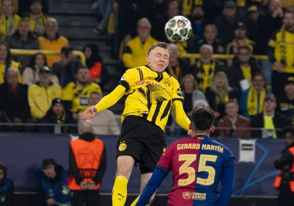 Kopfball von Maximilian Beier (Borussia Dortmund, 14) Borussia Dortmund vs. FC Barcelona, Barca Fussball, UEFA Champions League Viertelfinale Rückspiel, Saison 2024 2025, 15.04.2025 DFL regulations prohibit any use of photographs as image sequences and or quasi-video. Copyright: HMBxMedia xMarcoxBader