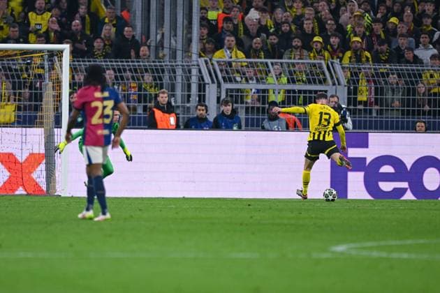15.04.2025, Fussball, Champions League, Viertelfinale, Saison 2024 2025, Borussia Dortmund - FC Barcelona, Barca Torchance Pascal Groß (Borussia Dortmund) xRHR-FOTO TKx Copyright: RHR-FOTOx RHR-FOTO TK