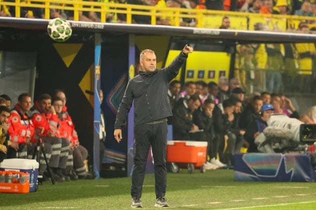 15.04.2025, xfanx, Fussball UEFA Champions League, Borussia Dortmund - FC Barcelona, Barca v.l. Cheftrainer Hansi Flick (FC Barcelona) an der Seitenlinie (DFL DFB REGULATIONS PROHIBIT ANY USE OF PHOTOGRAPHS as IMAGE SEQUENCES and or QUASI-VIDEO) Dortmund