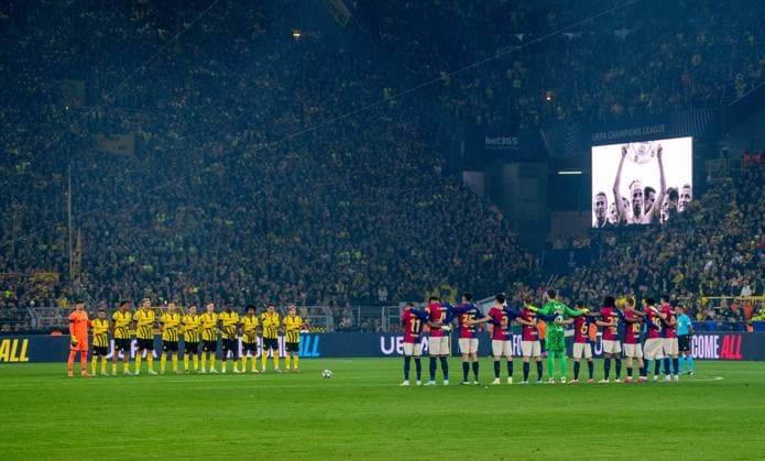 Fußball, Herren, Saison 2024 2025, Champions League (Viertelfinale, Rückspiel), Borussia Dortmund - FC Barcelona, Barca Gedenkminute für Wilhelm Burgsmüller, 15.04. 2025, Copyright: xSebastianxRäppold MatthiasxKochx