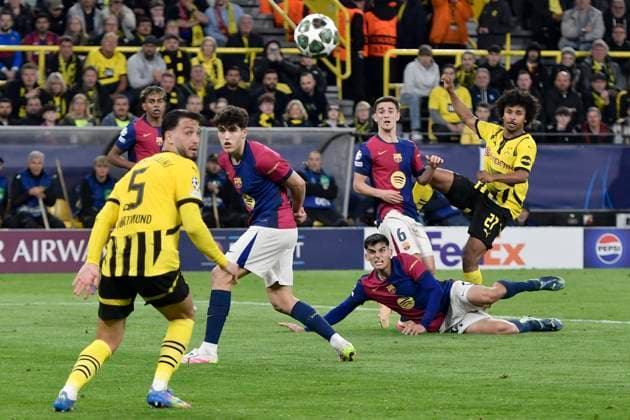 Karim Adeyemi (Dortmund 27) schiesst auf das Tor 15.04.2025 Fussball, Champions League, Borussia Dortmund vs FC Barcelona, Barca Signal Iduna Park, Dortmund,