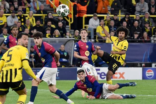 Karim Adeyemi (Dortmund 27) schiesst auf das Tor 15.04.2025 Fussball, Champions League, Borussia Dortmund vs FC Barcelona, Barca Signal Iduna Park, Dortmund,