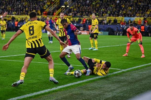 15.04.2025, Fussball, Champions League, Viertelfinale, Saison 2024 2025, Borussia Dortmund - FC Barcelona, Barca Lamine Yamal (FC Barcelona), Ramy Bensebaini (Borussia Dortmund) xRHR-FOTO TKx Copyright: RHR-FOTOx RHR-FOTO TK