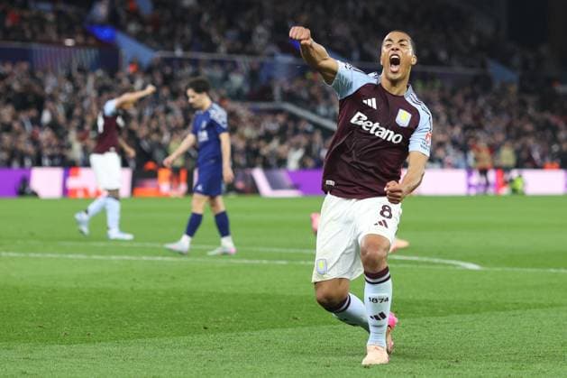 Sport Bilder des Tages Aston Villa v PSG 15 April 2025, Aston - Champions League Football, Quarter-Final, Second Leg - Aston Villa v Paris Saint-Germain - Youri Tielemans of Aston Villa celebrates their first goal - Photo: Charlotte Wilson Offside. Aston UK Copyright: xCharlottexWilsonx xOffsidexOffside