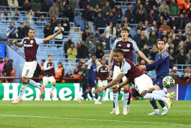 Ezri Konsa of Aston Villa has a chance. Aston Villa v Paris Saint-Germain, UEFA Champions League, Quarter-Finals, 2nd Leg, Football, Villa Park, Birmingham, UK - 15 Apr 2025 EDITORIAL USE ONLY No use with unauthorised audio, video, data, fixture lists, club league logos or live services. Online in-match use limited to 120 images, no video emulation. No use in betting, games or single club league player publications. Copyright: xRyanxBrowne Shutterstockx 15253922dn