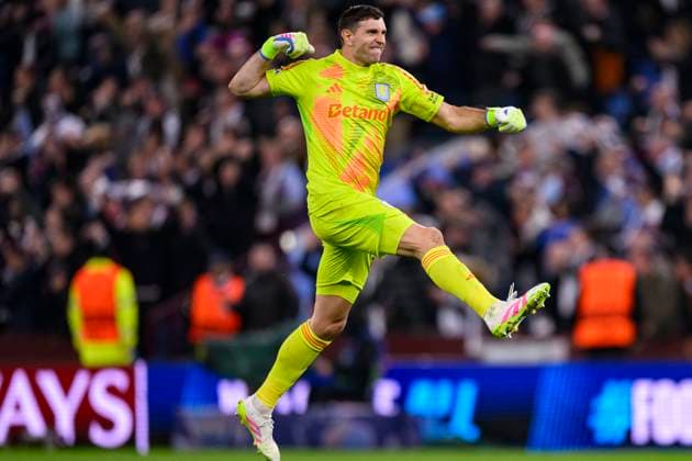 Aston Villa FC v Paris Saint-Germain - UEFA Champions League 2024 25 Quarter-Finals Second Leg BIRMINGHAM, ENGLAND - APRIL 15: Goalkeeper Emiliano Martinez of Aston Villa celebrates during the UEFA Champions League 2024 25 Quarter-Finals Second Leg match between Aston Villa FC and Paris Saint-Germain at Villa Park on April 15, 2025 in Birmingham, England. BirminghamUnited Kingdom  Copyright: xRichardxCallisx