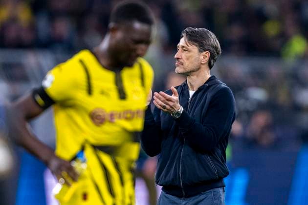 Sport Themen der Woche KW16 Sport Bilder des Tages 15.04.2025, Borussia Dortmund vs. FC Barcelona, Barca UEFA Champions League, Viertelfinale, Rückspiel: Dortmunds Trainer Niko Kovac (r) applaudiert Dortmunds Serhou Guirassy. Wichtiger Hinweis: Gemaess den Vorgaben der UEFA ist es untersagt, in dem Stadion und oder vom Spiel angefertigte Fotoaufnahmen in Form von Sequenzbildern und oder videoaehnlichen Fotostrecken zu verwerten bzw. verwerten zu lassen. *** 15 04 2025, Borussia Dortmund vs FC Barcelona, UEFA Champions League, quarter-final, second leg Dortmund coach Niko Kovac r applauds Dortmunds Serhou Guirassy Important note In accordance with UEFA regulations, it is prohibited to use or have used photographs taken in the stadium and or of the match in the form of sequential images and or video-like photo series Copyright: xDavidxInderliedx