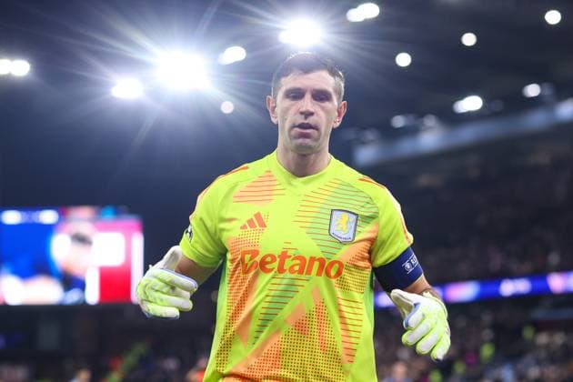 Aston Villa v PSG 15 April 2025, Aston - Champions League Football, Quarter-Final, Second Leg - Aston Villa v Paris Saint-Germain - Aston Villa goalkeeper Emiliano Martinez - Photo: Charlotte Wilson Offside. Aston UK Copyright: xCharlottexWilsonx xOffsidexOffside