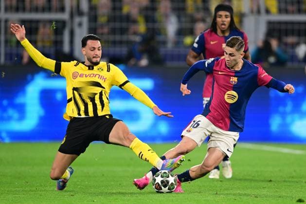 DORTMUND - (l-r) Ramy Bensebaini of Borussia Dortmund, Fermin Lopez of FC Barcelona, Barca during the quarterfinal Champions League match between Borussia Dortmund and FC Barcelona at the Signal Iduna Park stadium on April 15, 2025 in Dortmund, Germany. ANP Hollandse Hoogte Borussia Dortmund v FC Barcelona 2024 25 xVIxANPxSportx xGerritxvanxKeulenxIVx 524606493 originalFilename: 524606493.jpg